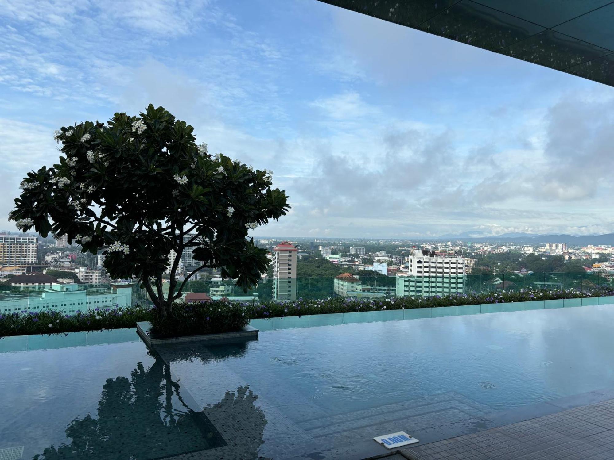 Astra Bee Friend Chiangmai Hotel Chiang Mai Exterior photo
