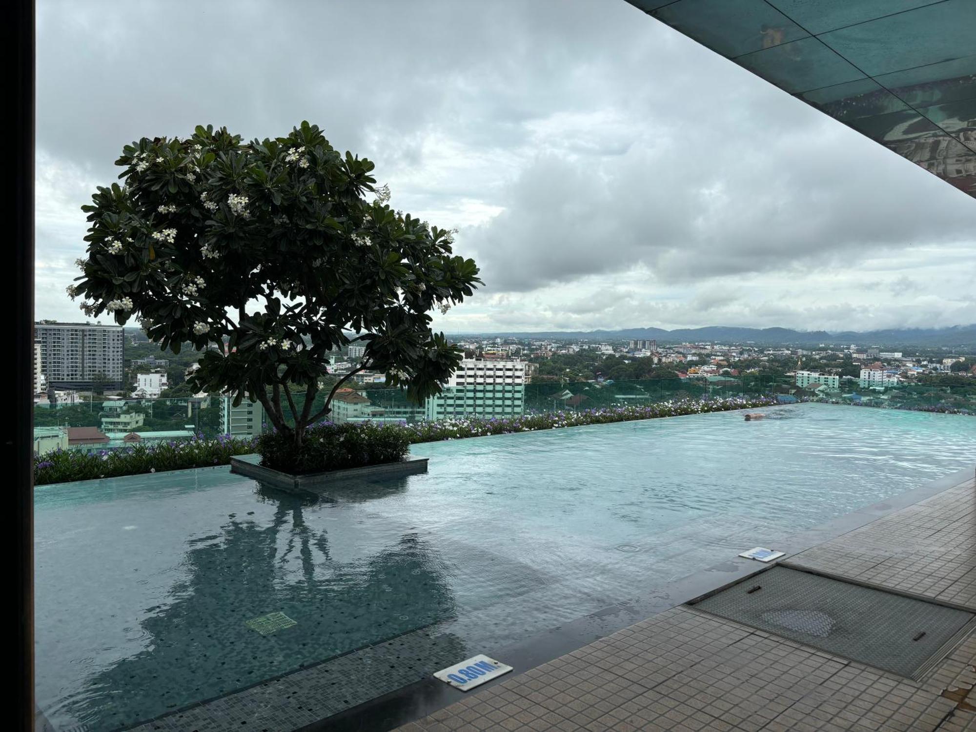 Astra Bee Friend Chiangmai Hotel Chiang Mai Exterior photo